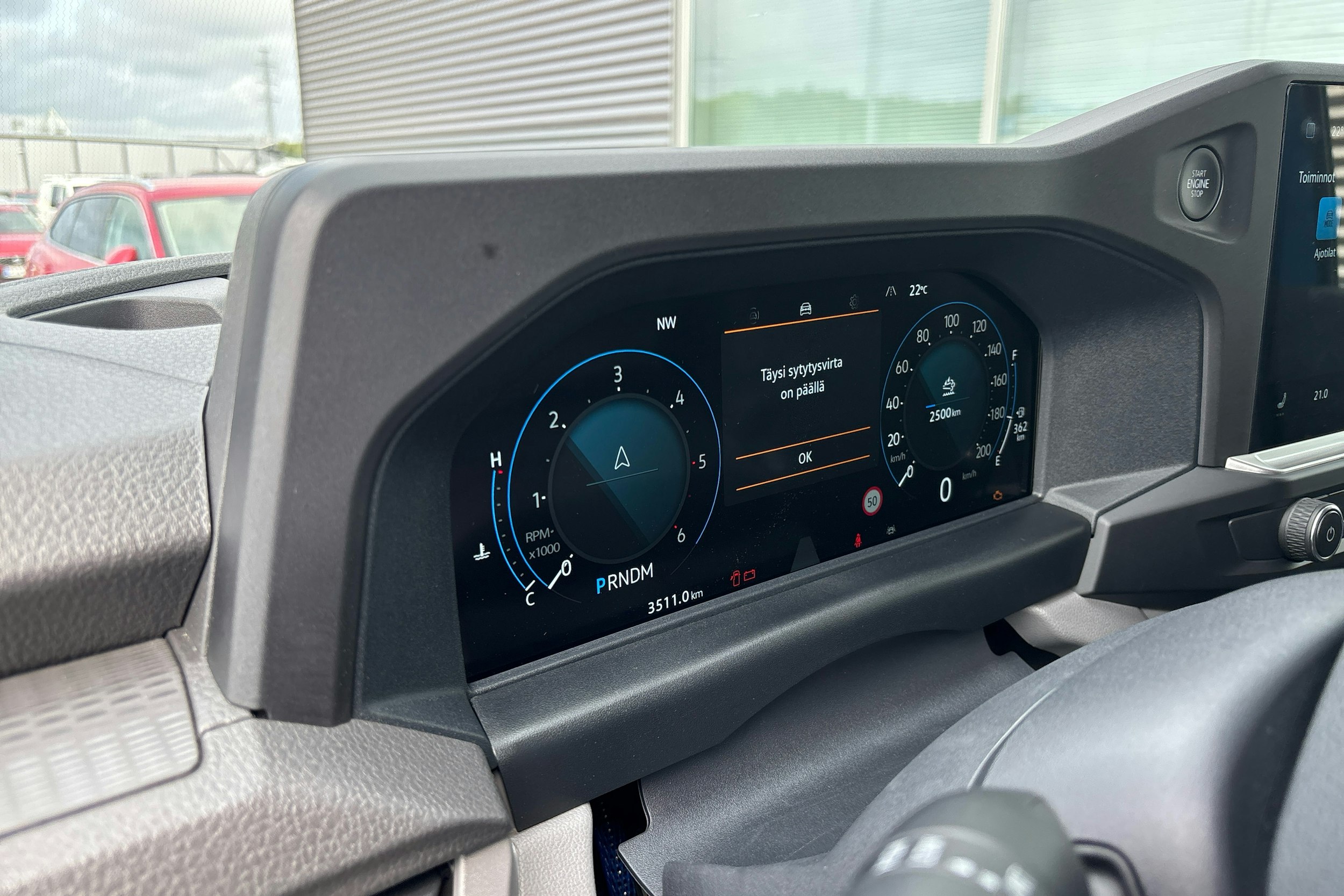 Sininen Volkswagen Transporter 2025 kuva 8.