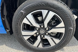 Sininen Volkswagen Transporter 2025 kuva 9.