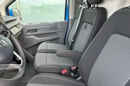 Sininen Volkswagen Transporter 2025 kuva 10.