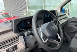 Sininen Volkswagen Transporter 2025 kuva 11.