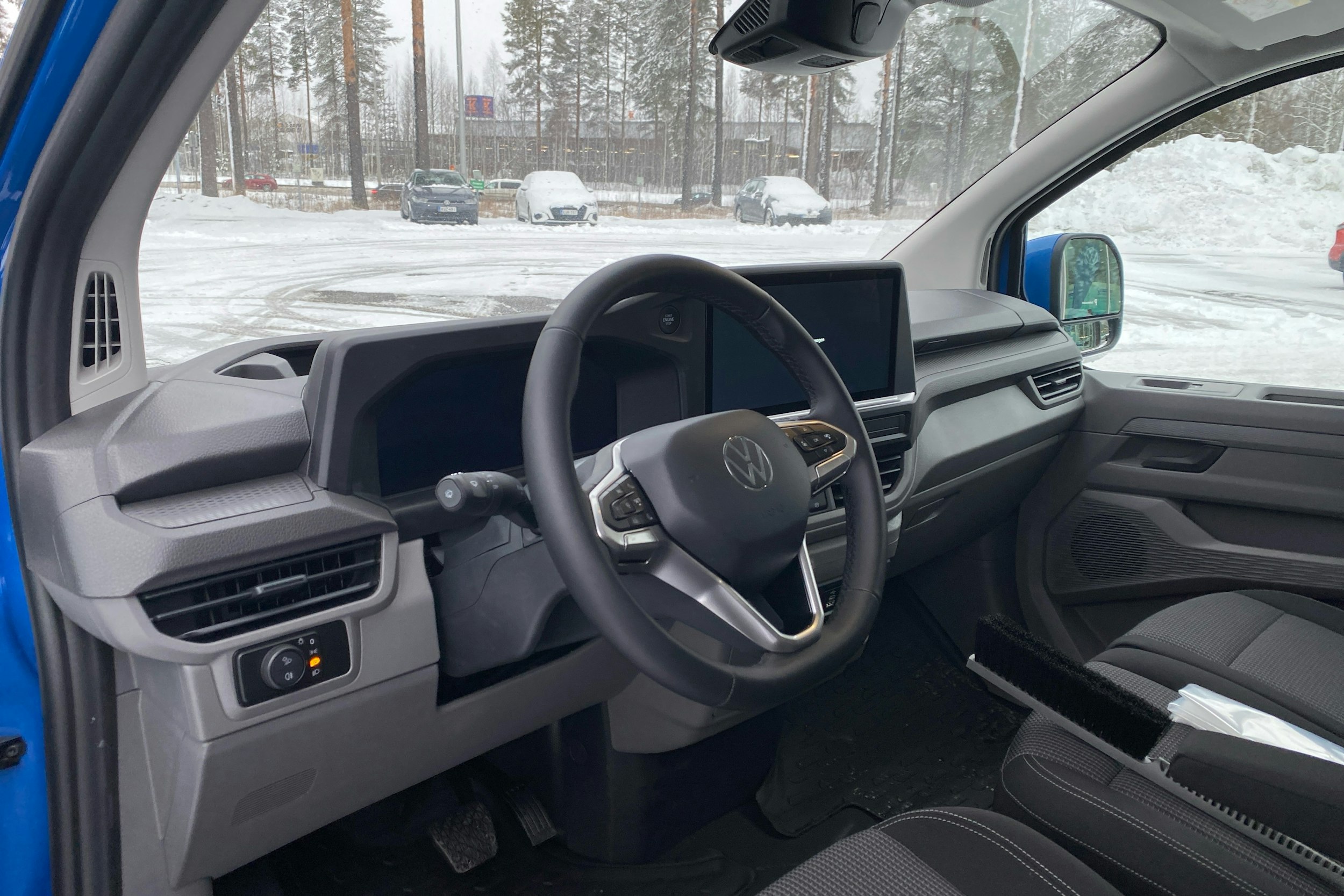 sininen Volkswagen Transporter 2025 kuva 6.