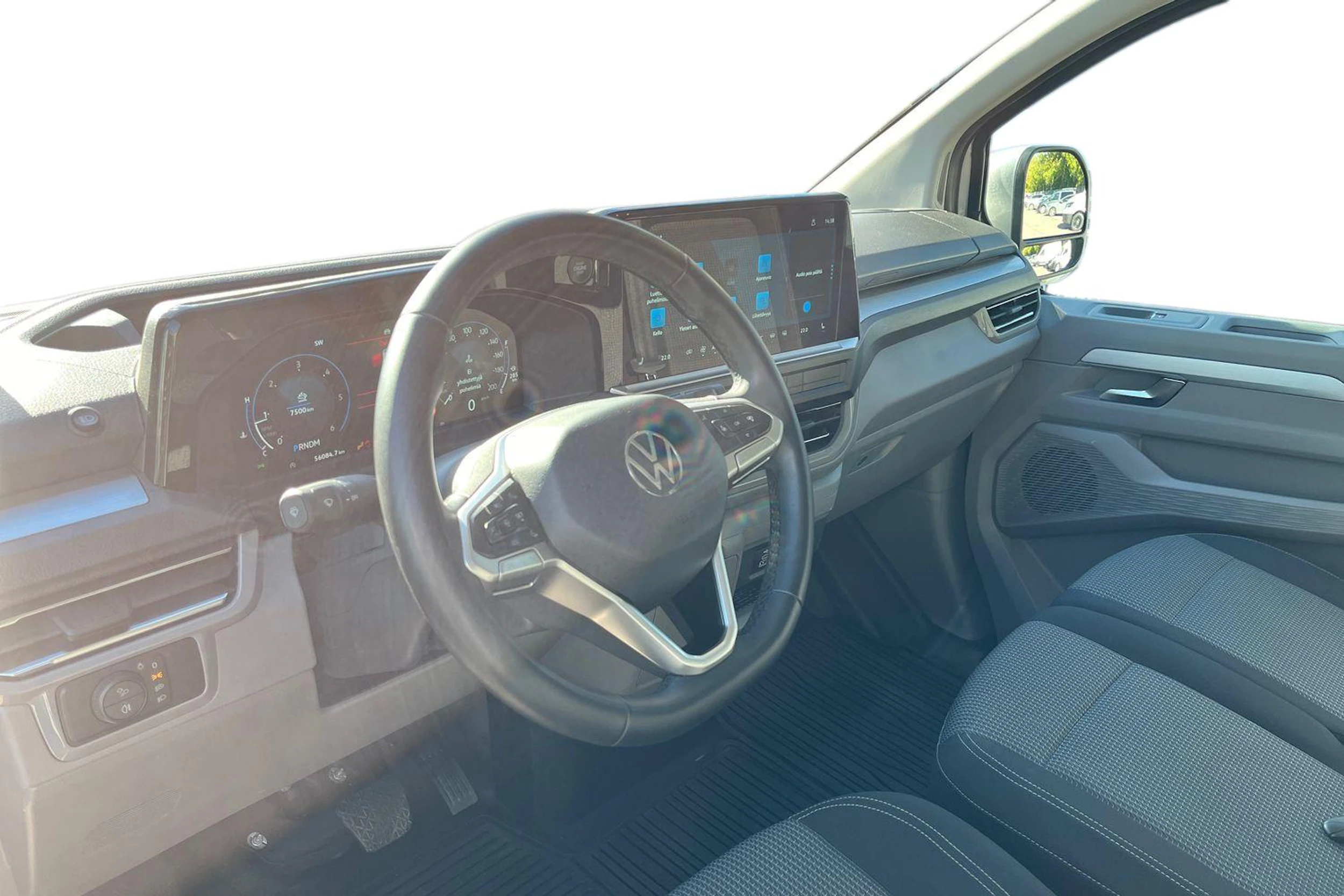 harmaa Volkswagen Transporter 2025 kuva 8.