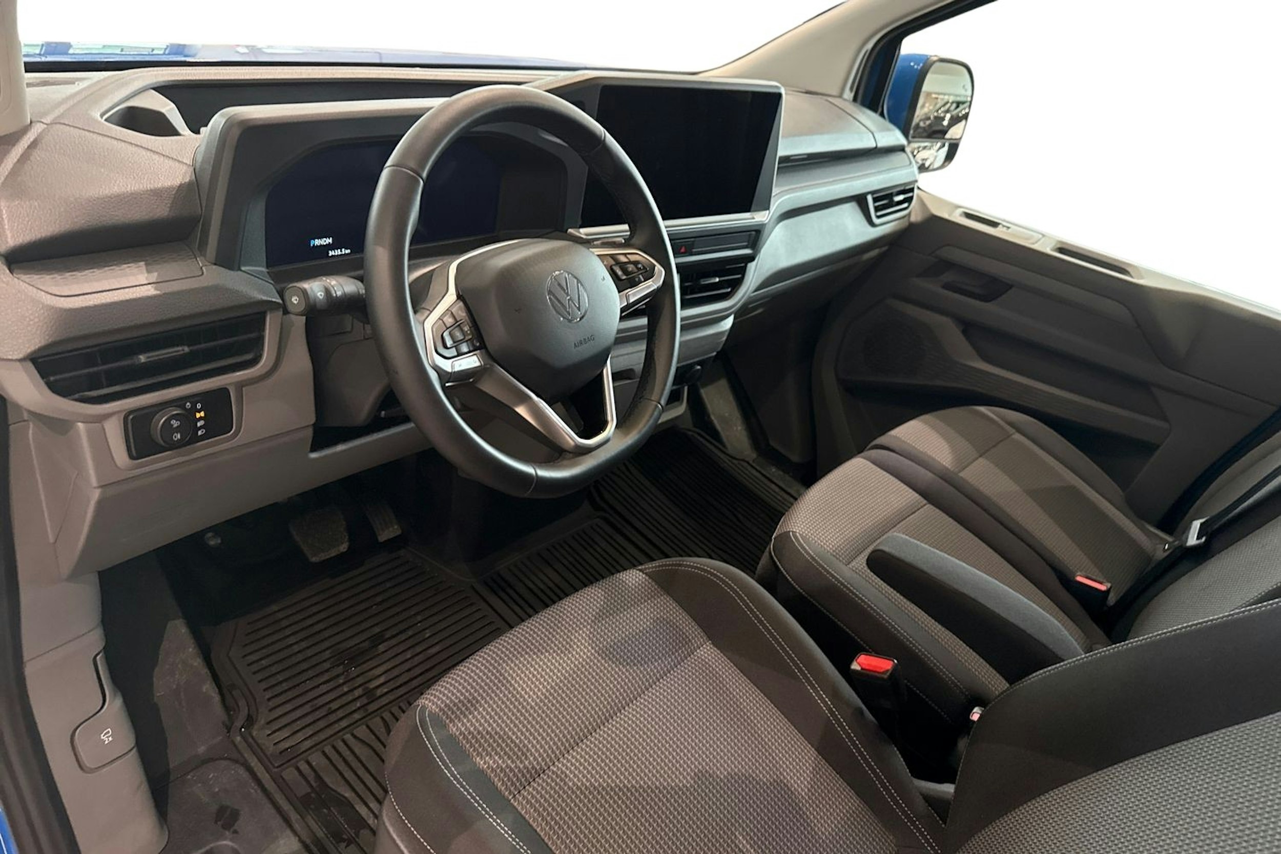 sininen Volkswagen Transporter 2025 kuva 8.