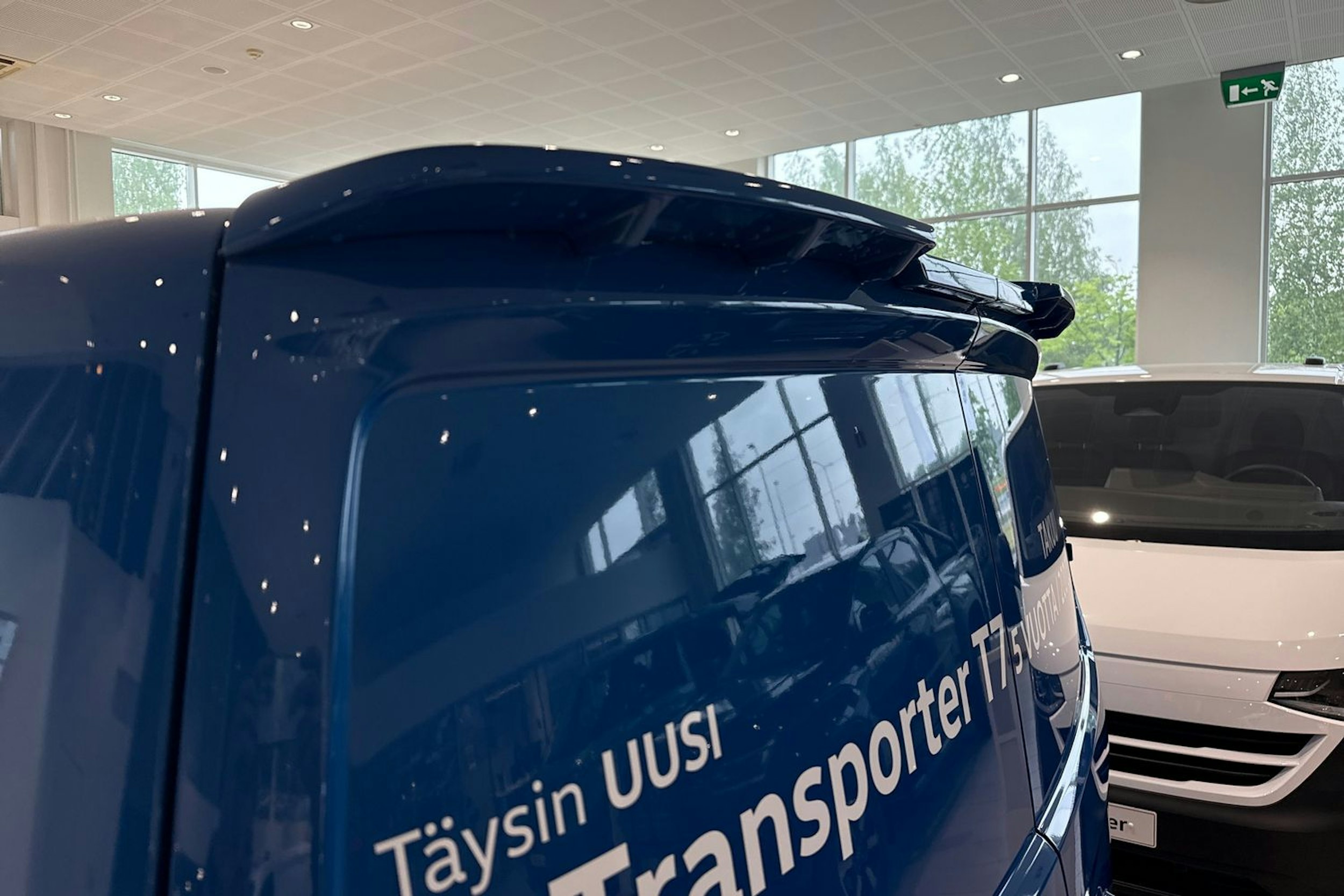 sininen Volkswagen Transporter 2025 kuva 12.