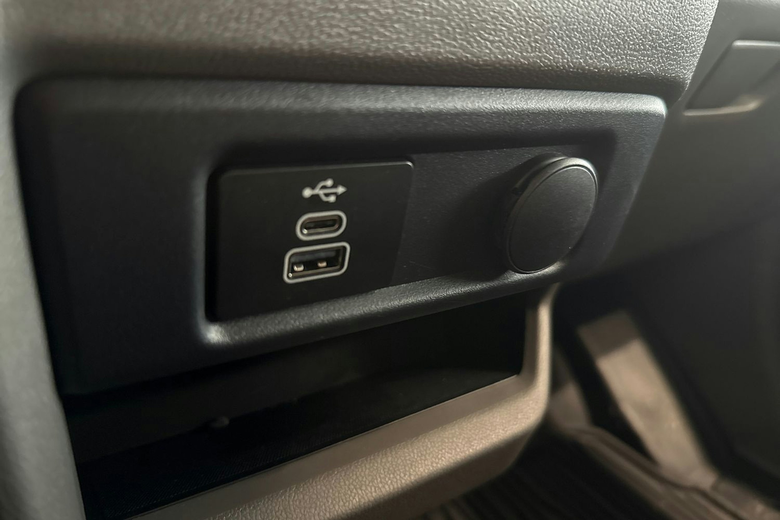 sininen Volkswagen Transporter 2025 kuva 28.