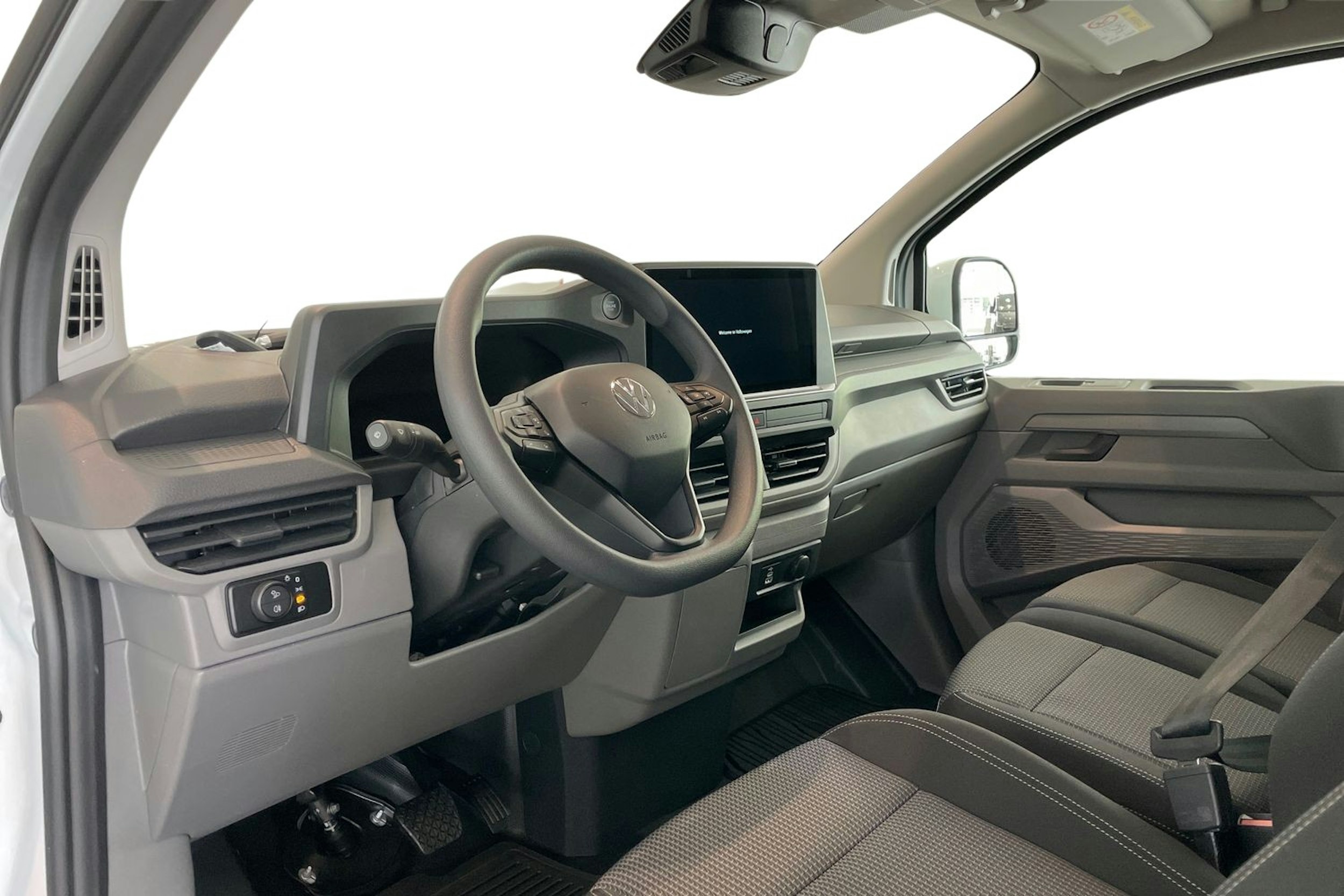 valkoinen Volkswagen Transporter 2025 kuva 8.