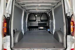valkoinen Volkswagen Transporter 2025 kuva 12.