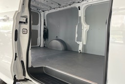 valkoinen Volkswagen Transporter 2025 kuva 14.