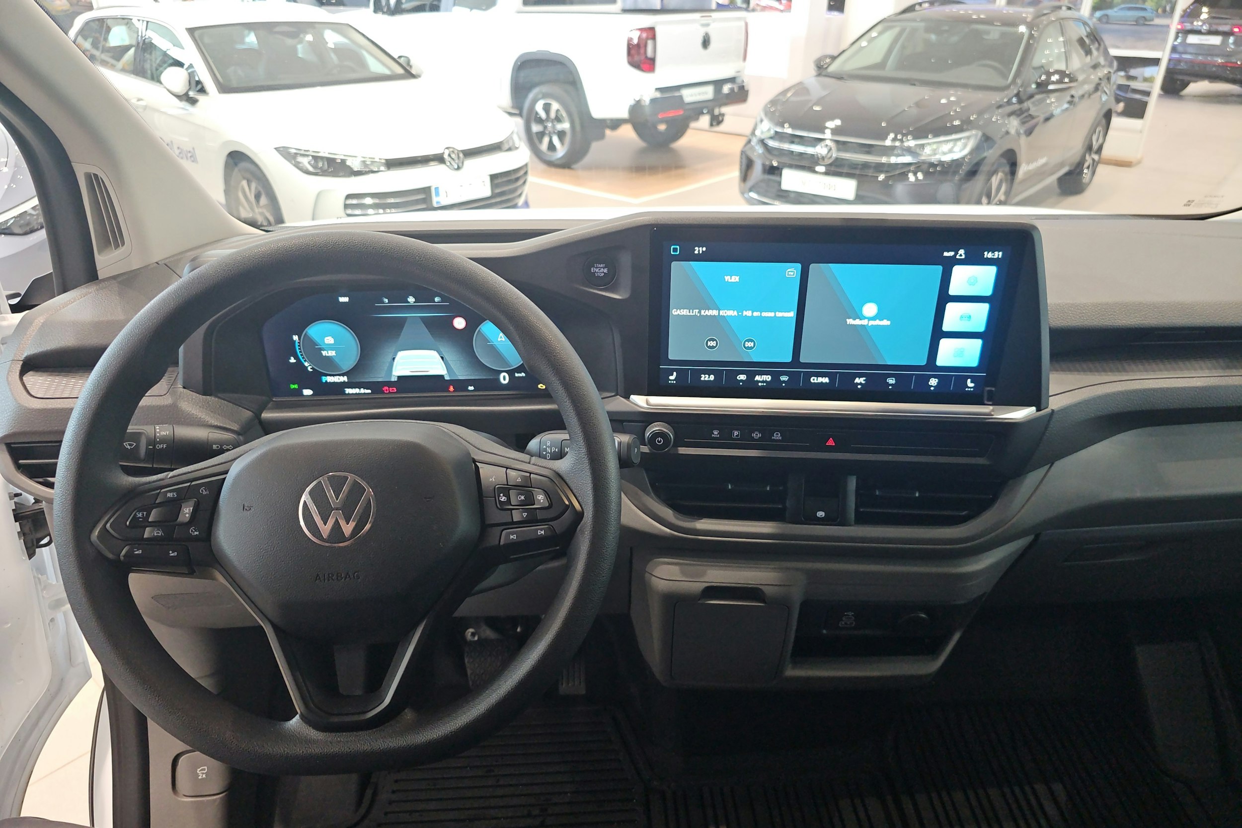 valkoinen Volkswagen Transporter 2025 kuva 7.