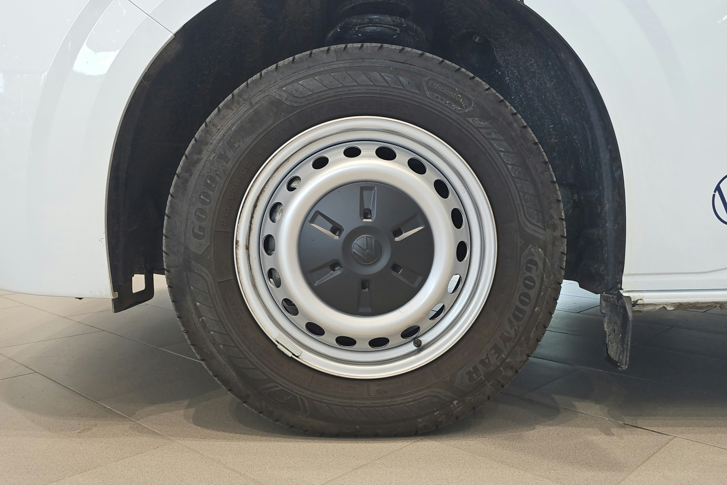 valkoinen Volkswagen Transporter 2025 kuva 9.