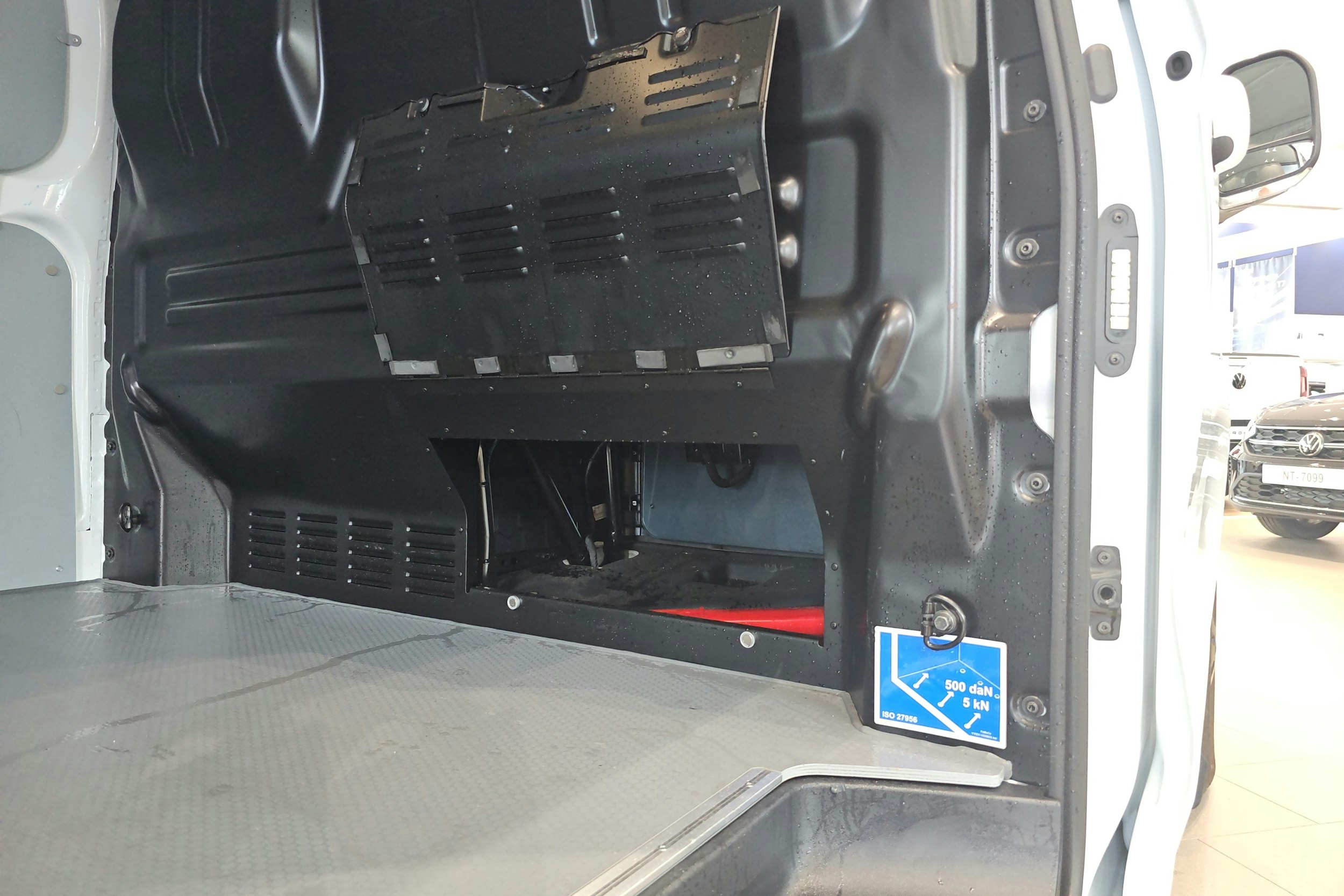 valkoinen Volkswagen Transporter 2025 kuva 10.