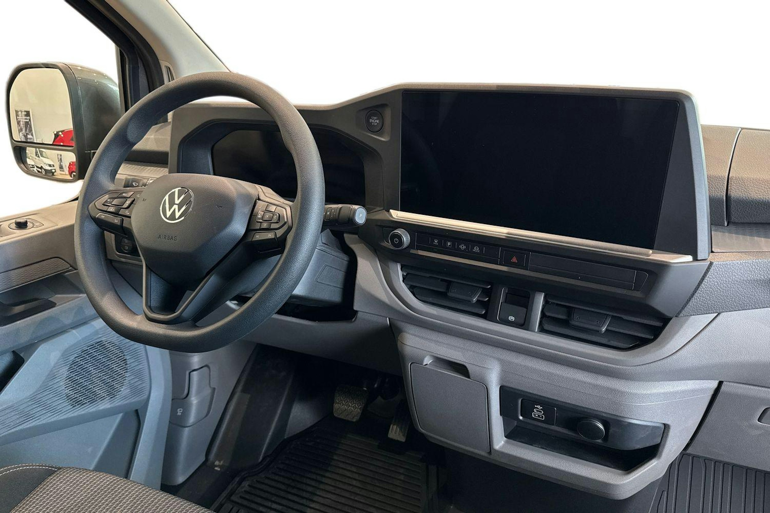 harmaa Volkswagen Transporter 2025 kuva 7.