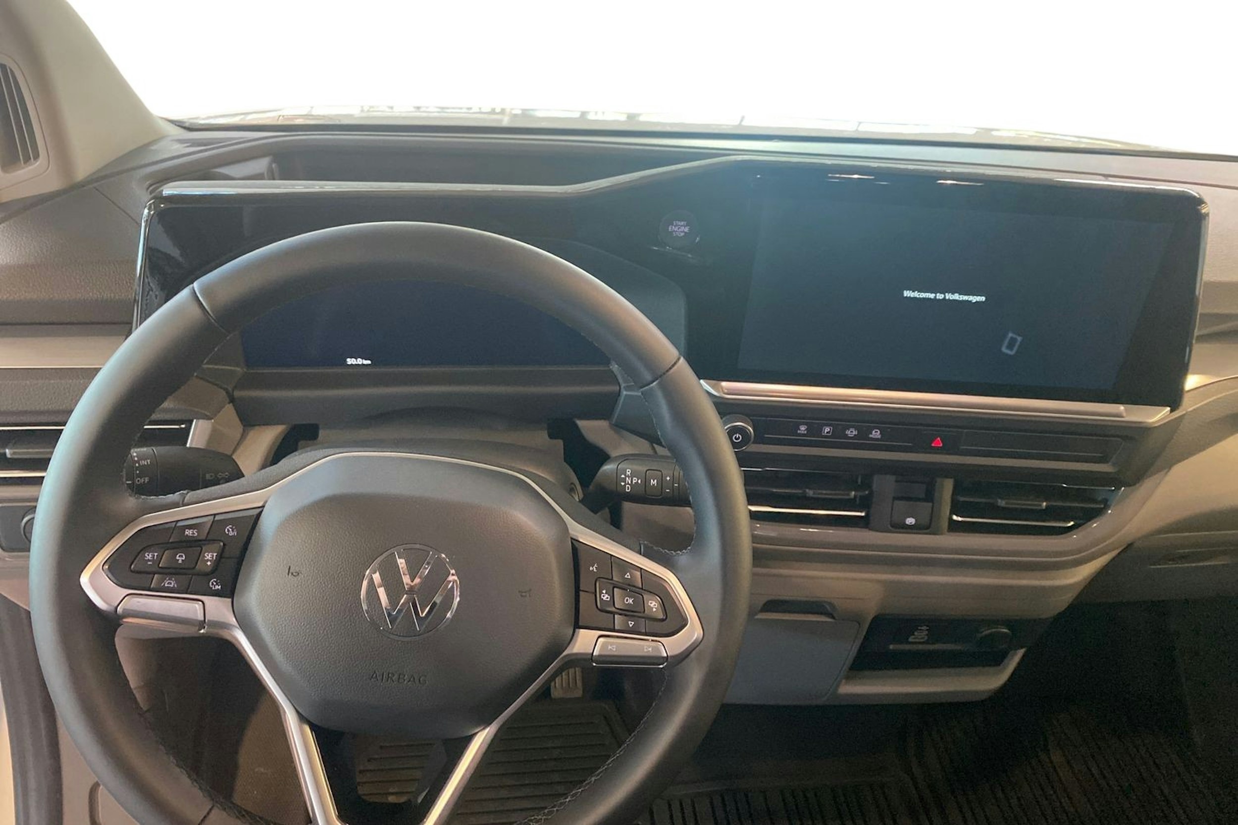 valkoinen Volkswagen Transporter 2025 kuva 9.