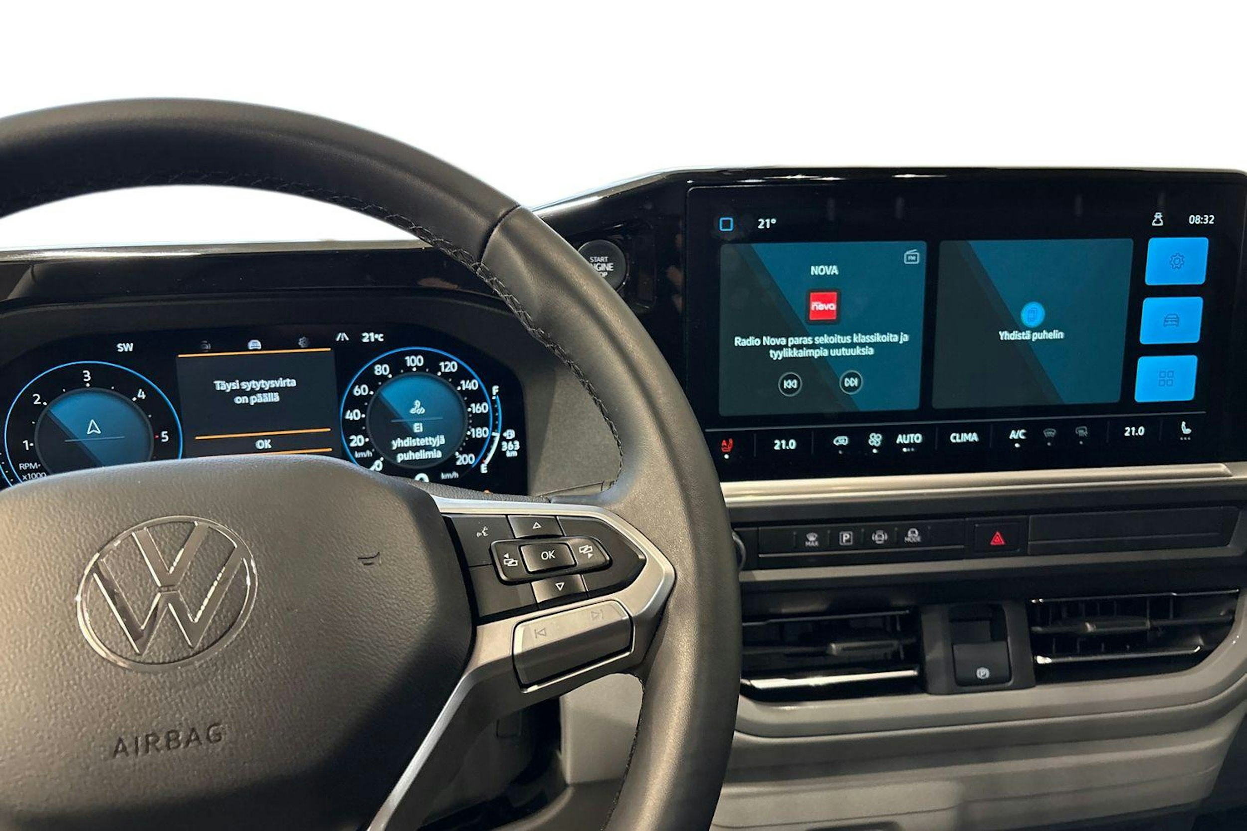 Valkoinen Volkswagen Transporter 2025 kuva 9.