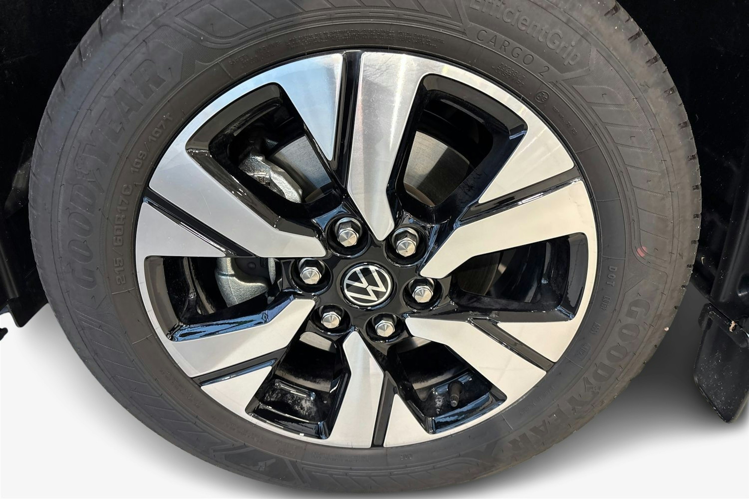 Valkoinen Volkswagen Transporter 2025 kuva 11.