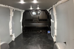 Valkoinen Volkswagen Transporter 2025 kuva 12.