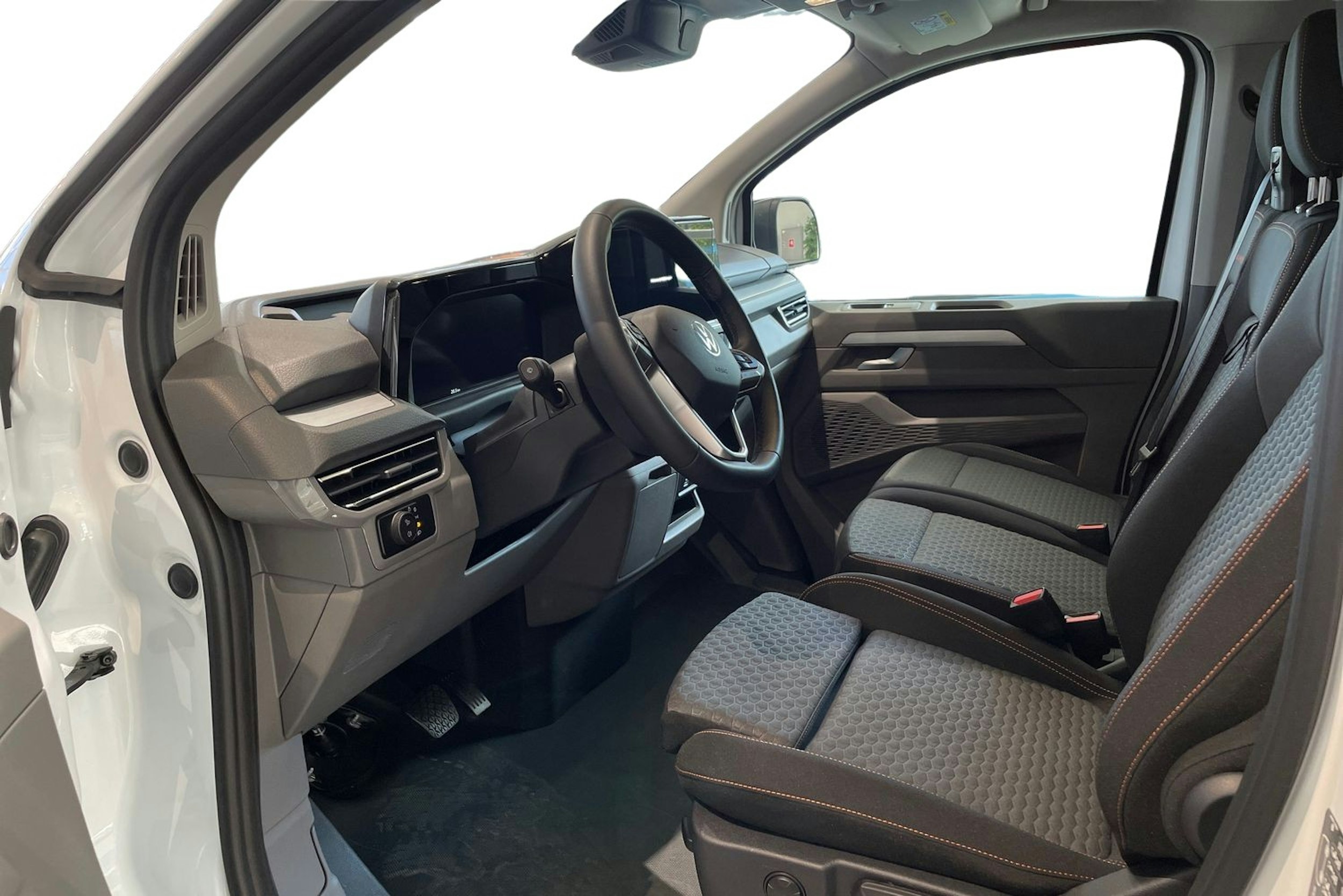 valkoinen Volkswagen Transporter 2025 kuva 8.