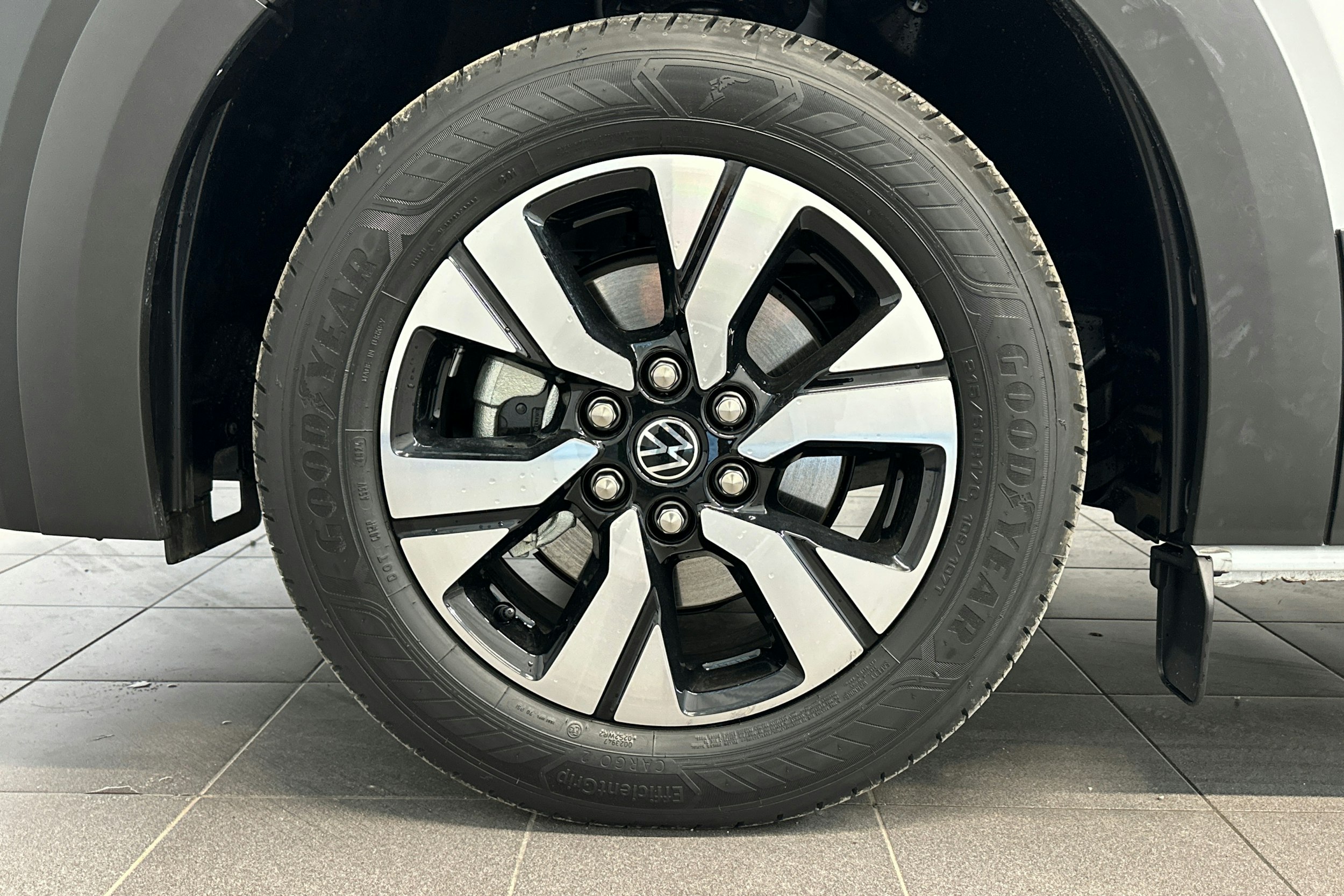 valkoinen Volkswagen Transporter 2025 kuva 9.