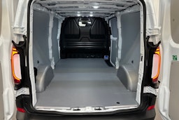 valkoinen Volkswagen Transporter 2025 kuva 10.