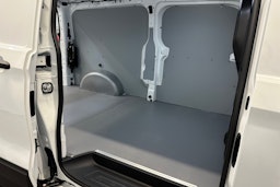 valkoinen Volkswagen Transporter 2025 kuva 11.