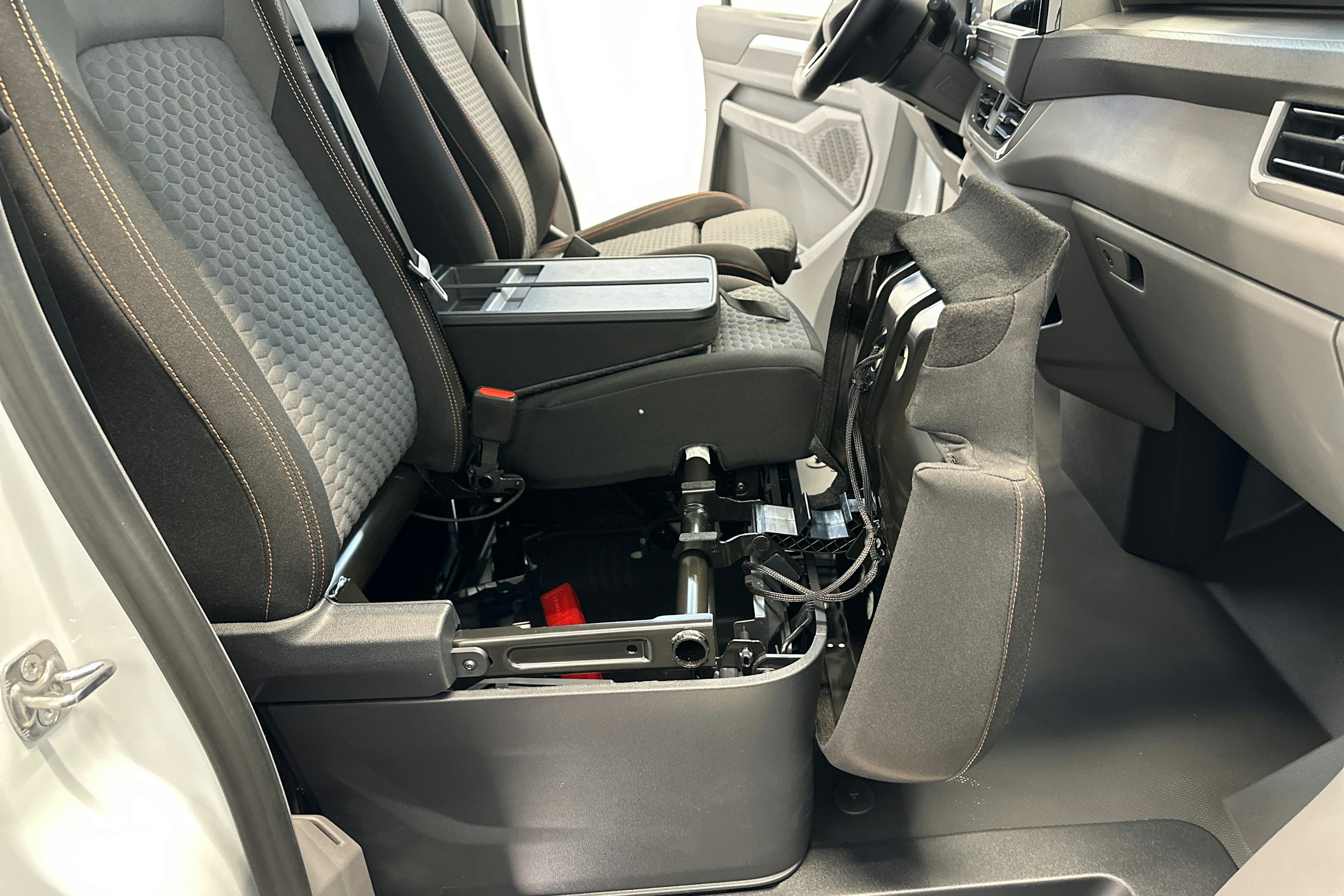 valkoinen Volkswagen Transporter 2025 kuva 13.