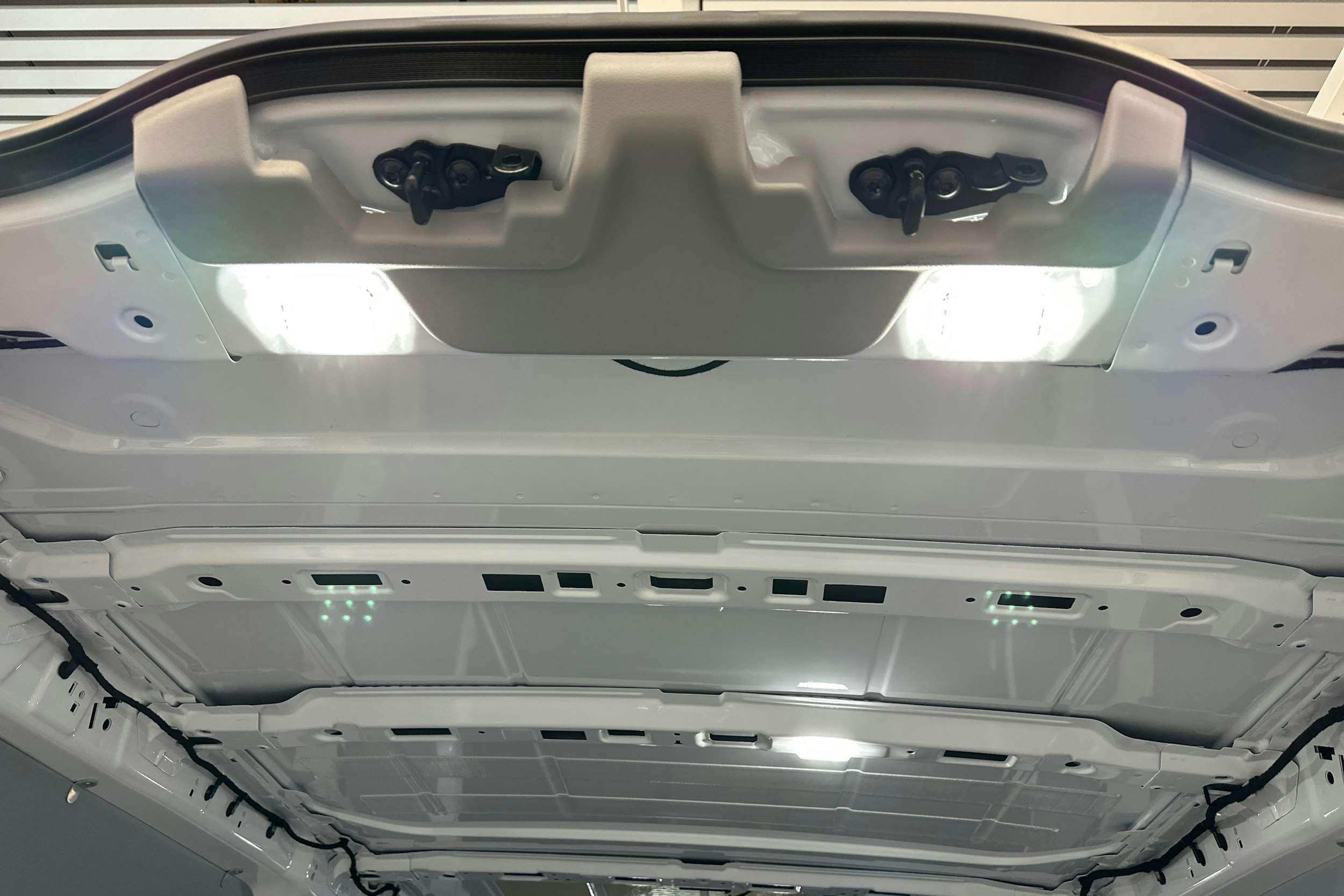 valkoinen Volkswagen Transporter 2025 kuva 15.