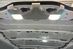 valkoinen Volkswagen Transporter 2025 kuva 15.