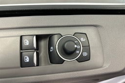 valkoinen Volkswagen Transporter 2025 kuva 16.