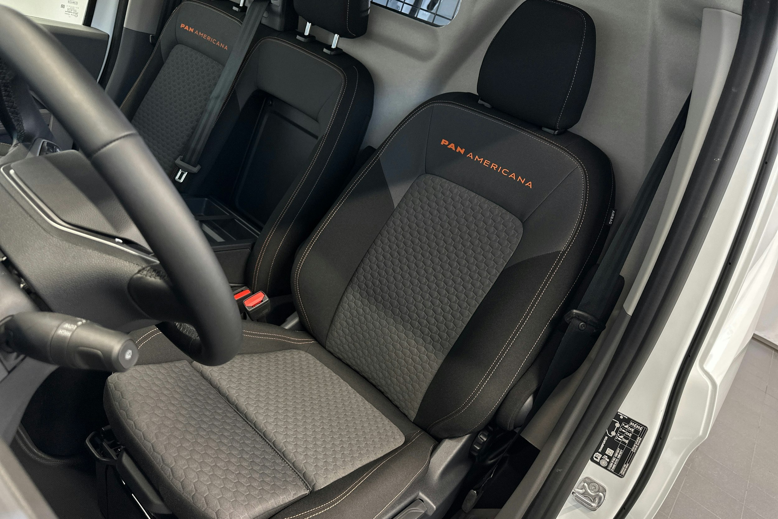 valkoinen Volkswagen Transporter 2025 kuva 31.