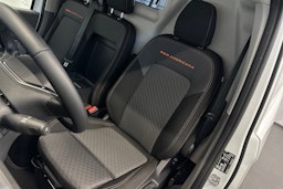 valkoinen Volkswagen Transporter 2025 kuva 31.