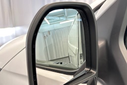 valkoinen Volkswagen Transporter 2025 kuva 32.