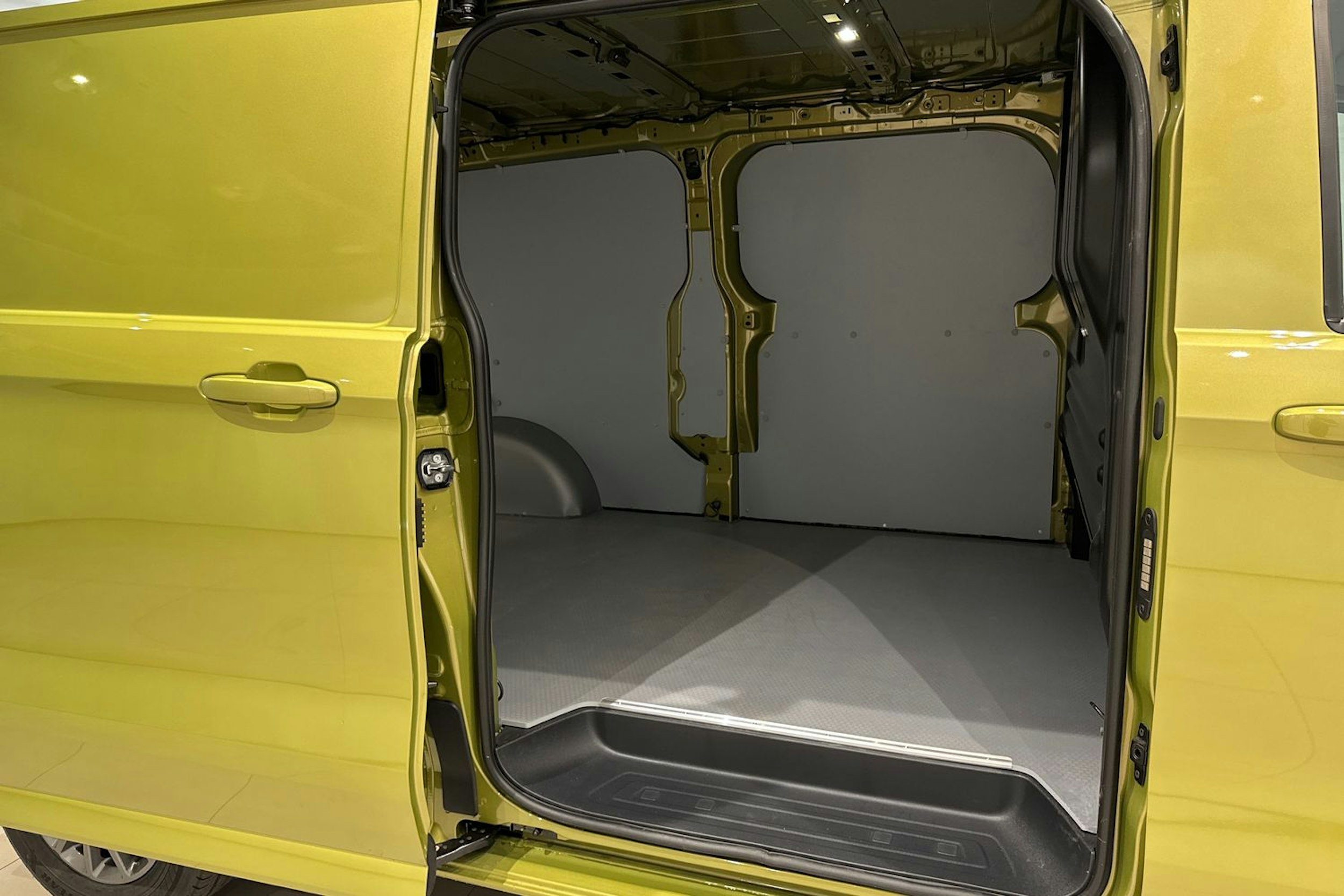 met. vihreä Volkswagen Transporter 2025 kuva 13.