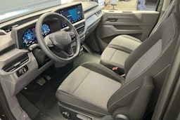 harmaa Volkswagen Transporter 2025 kuva 6.