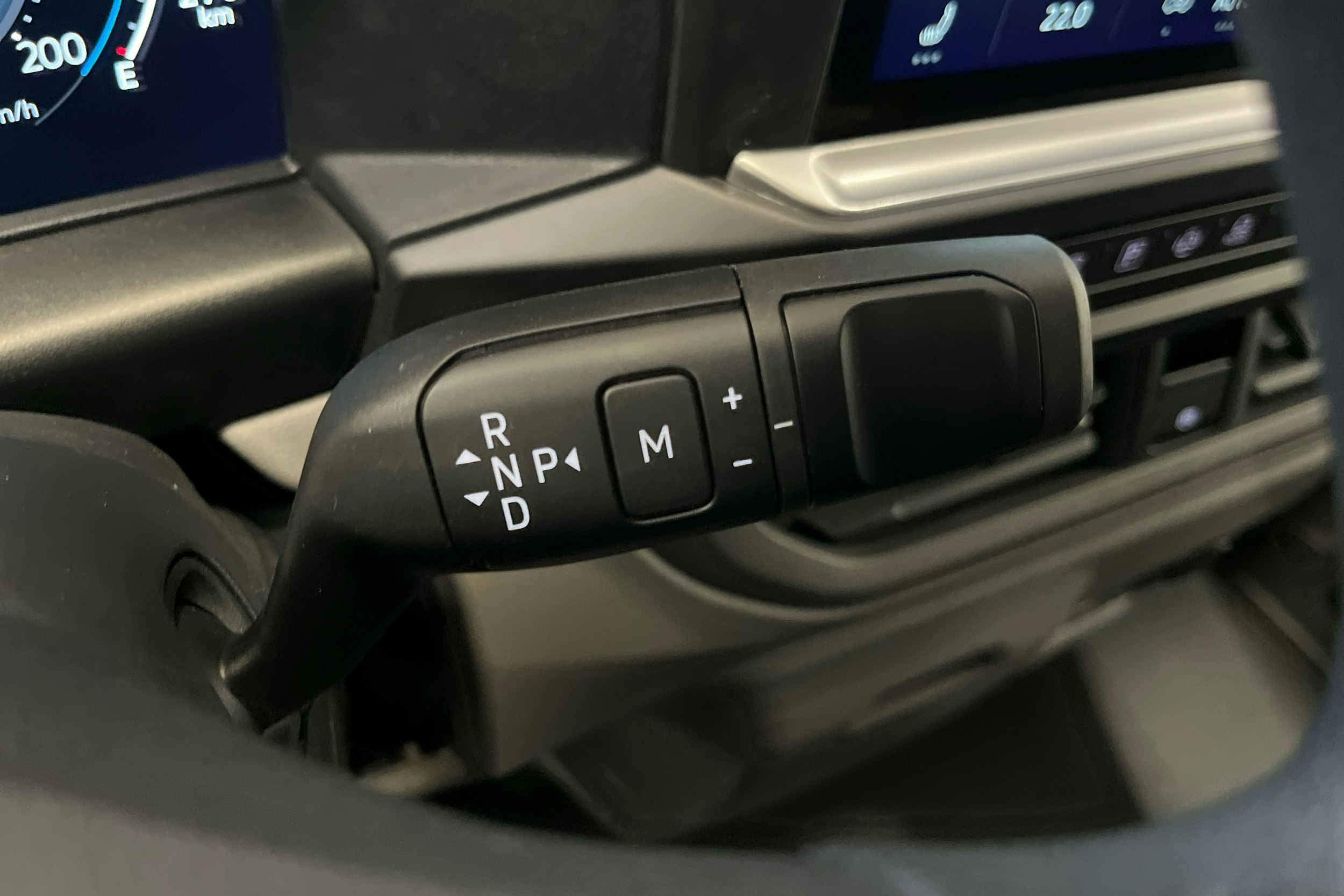 harmaa Volkswagen Transporter 2025 kuva 14.