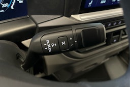 harmaa Volkswagen Transporter 2025 kuva 14.