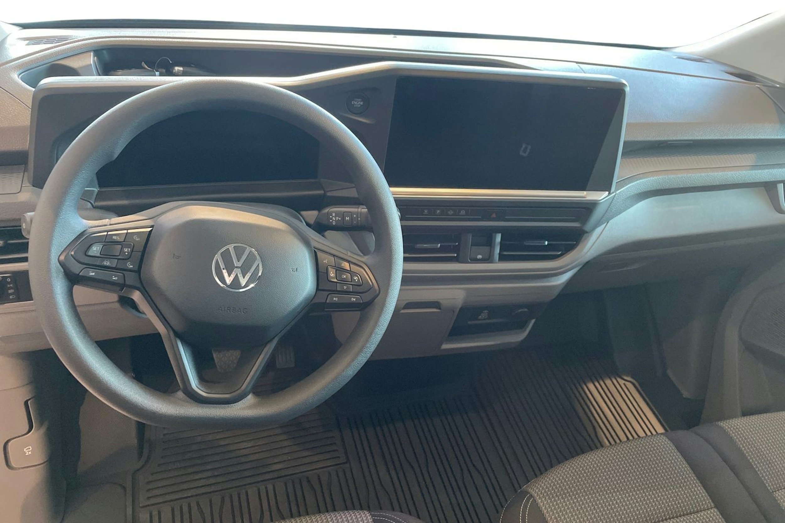 harmaa Volkswagen Transporter 2025 kuva 9.