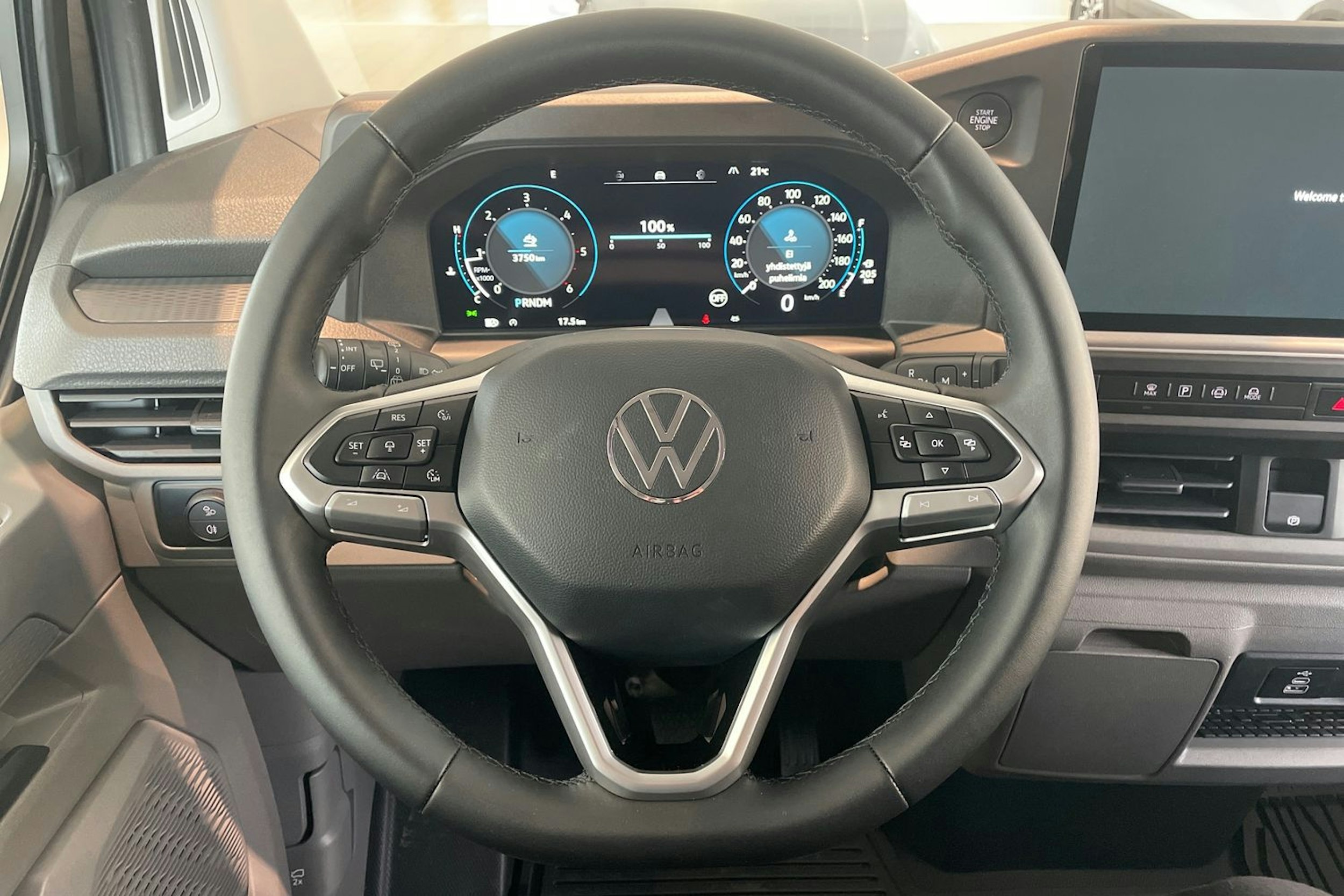 harmaa Volkswagen Transporter 2025 kuva 13.