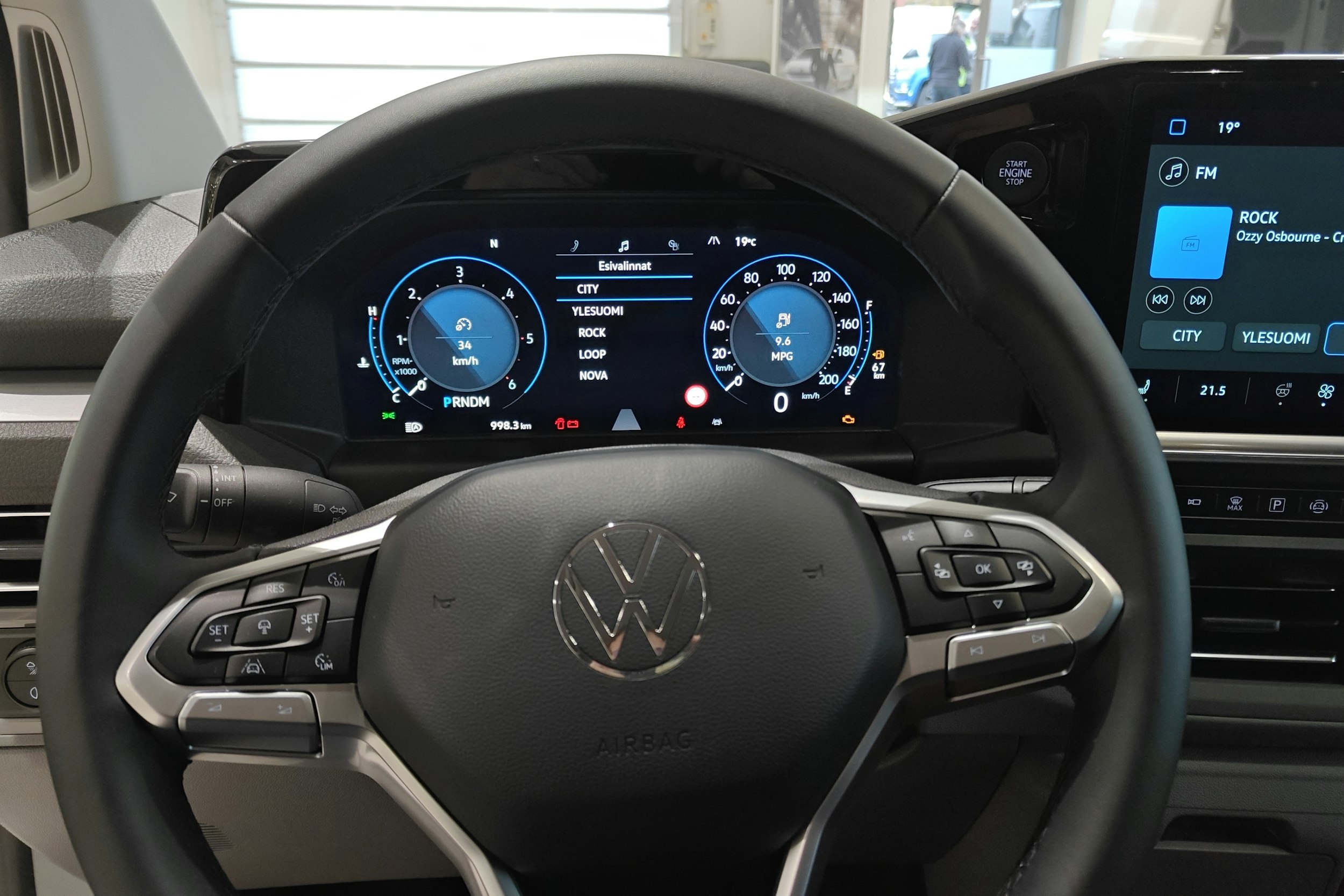 harmaa Volkswagen Transporter 2025 kuva 12.