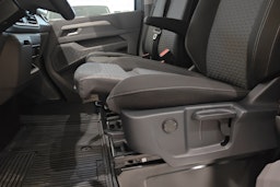 harmaa Volkswagen Transporter 2025 kuva 15.