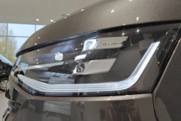 harmaa Volkswagen Transporter 2025 kuva 16.