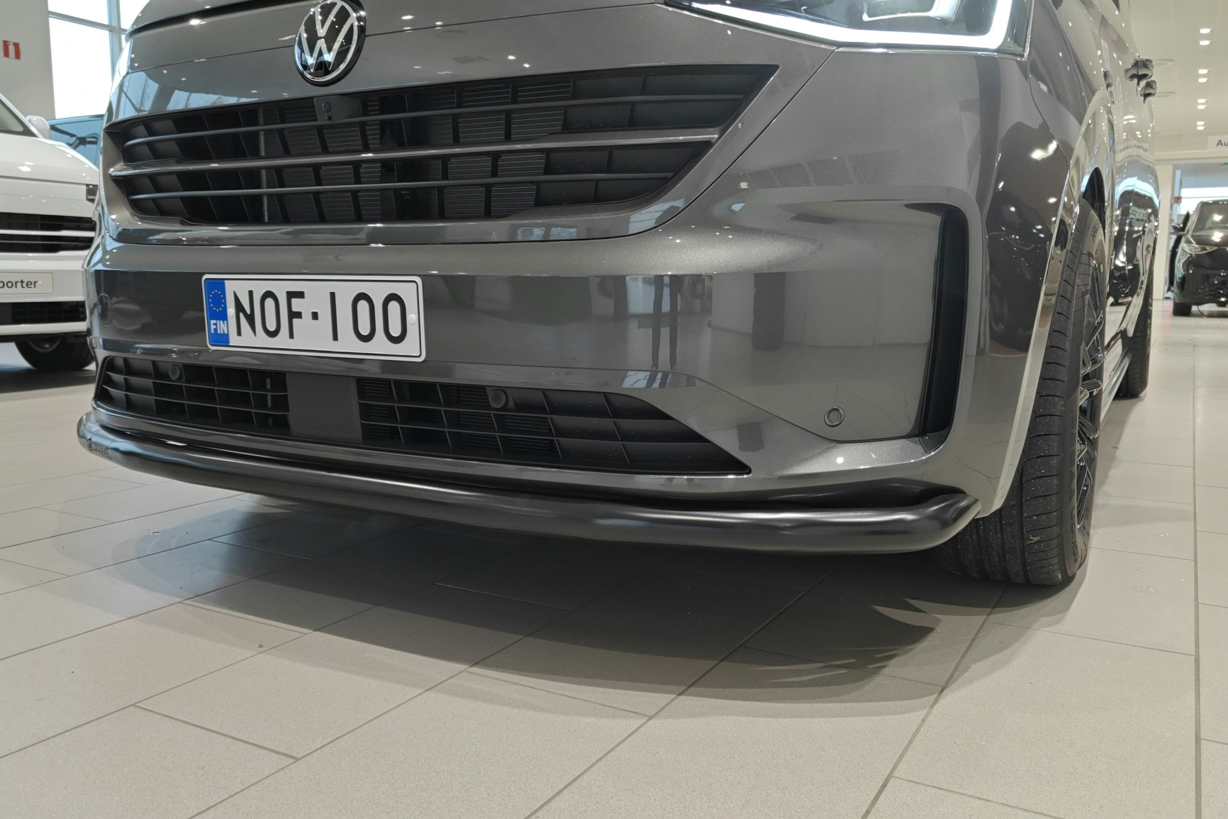harmaa Volkswagen Transporter 2025 kuva 17.