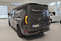harmaa Volkswagen Transporter 2025 kuva 18.