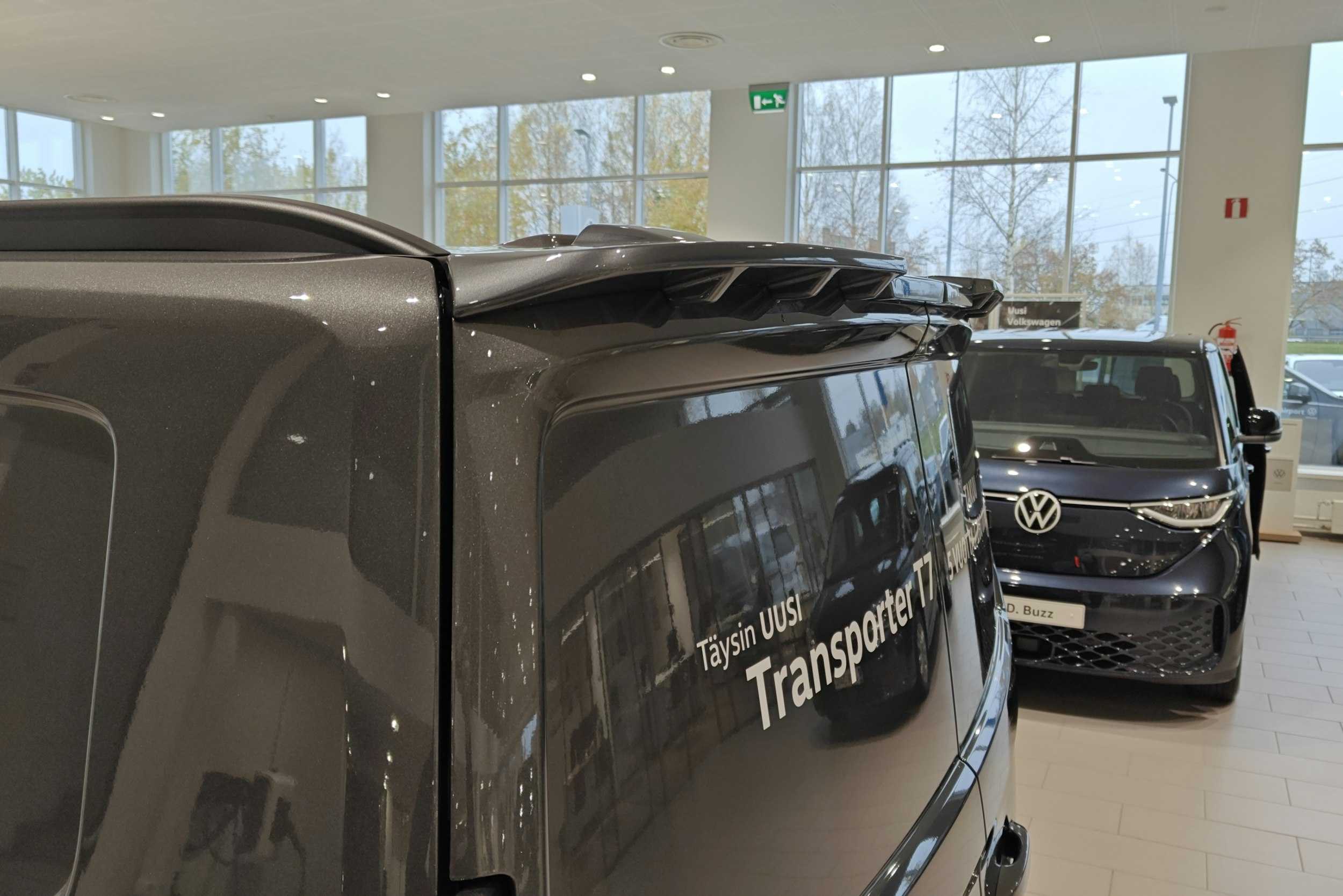 harmaa Volkswagen Transporter 2025 kuva 19.