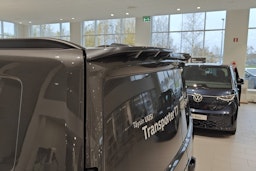 harmaa Volkswagen Transporter 2025 kuva 19.