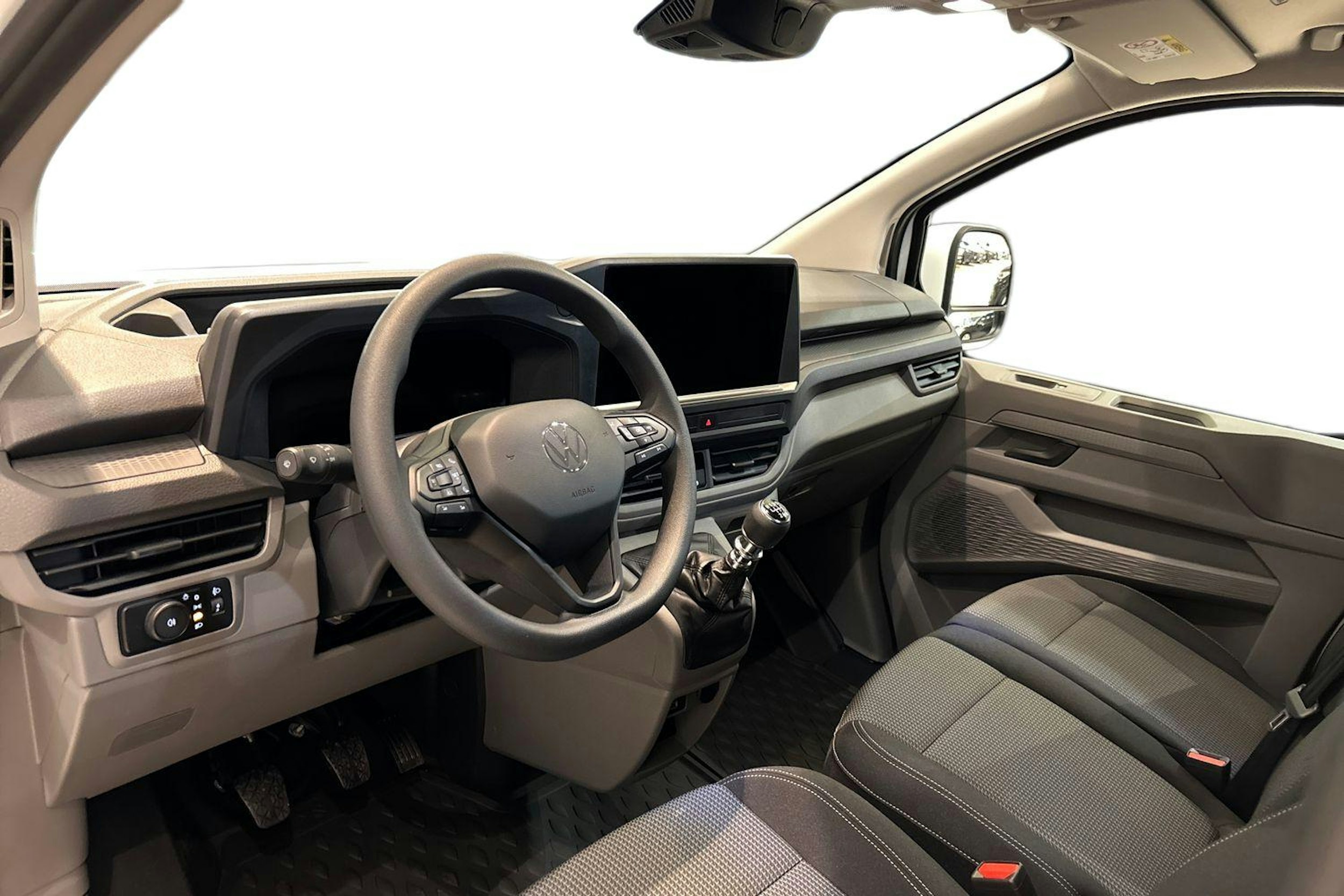 valkoinen Volkswagen Transporter 2025 kuva 8.