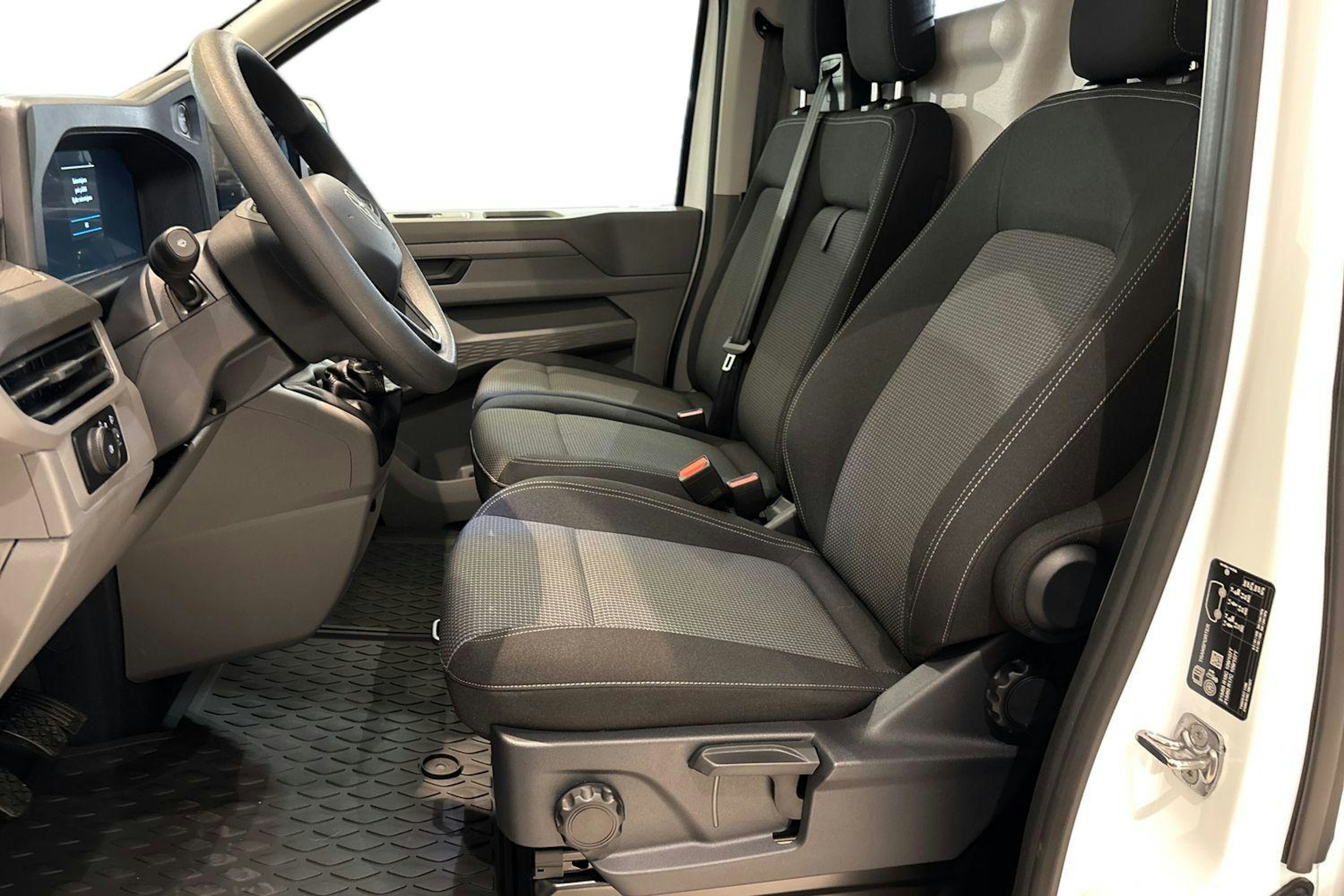 valkoinen Volkswagen Transporter 2025 kuva 11.