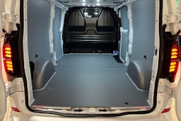 valkoinen Volkswagen Transporter 2025 kuva 13.