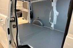 valkoinen Volkswagen Transporter 2025 kuva 14.