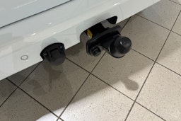 valkoinen Volkswagen Transporter 2025 kuva 15.