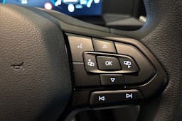 valkoinen Volkswagen Transporter 2025 kuva 16.